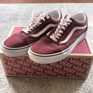 Vans Old Skool unisex burgundy sneakers men’s size 7 or women’s size 8.5.